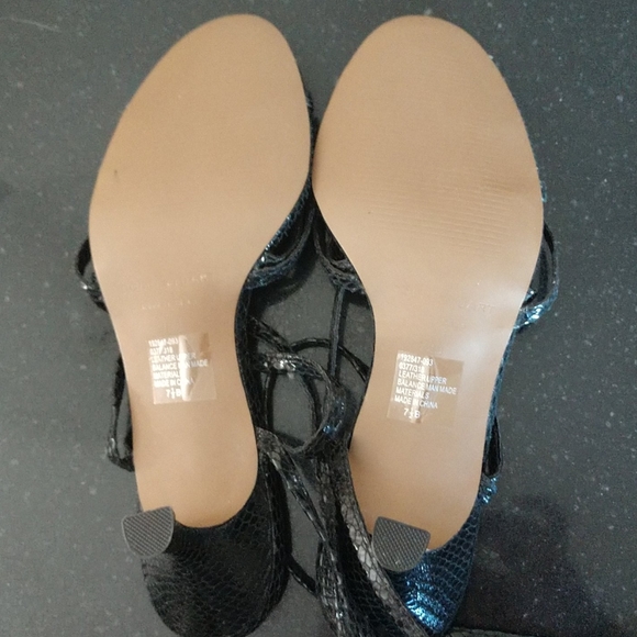 Strappy Faux snake skin pattern sandals, size 7.5 - Picture 3 of 5